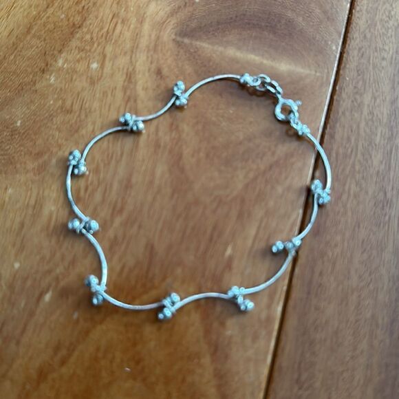 set of 4 cute silver tone fashion bracelet - Picture 2 of 5